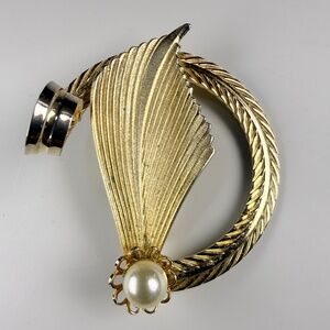 Vintage Gold Tone Brooch